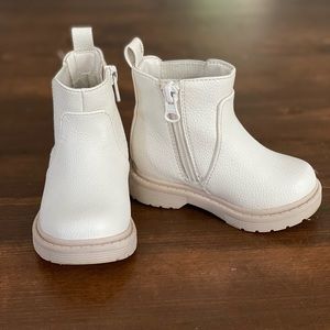 Cream boots for Toddler